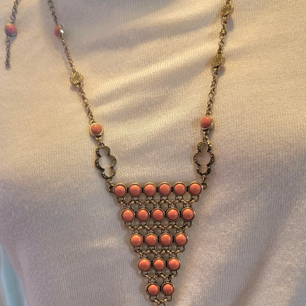 Lucky Brand Statement Necklace Gold Tone With Salmon Colored‎ Stones